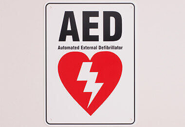 ④生体情報モニター・AEDを設置しています