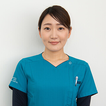 歯科医師　赤坂 衣理